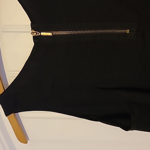 Back & silky tank top with gold back zipper - Picture 4 of 4